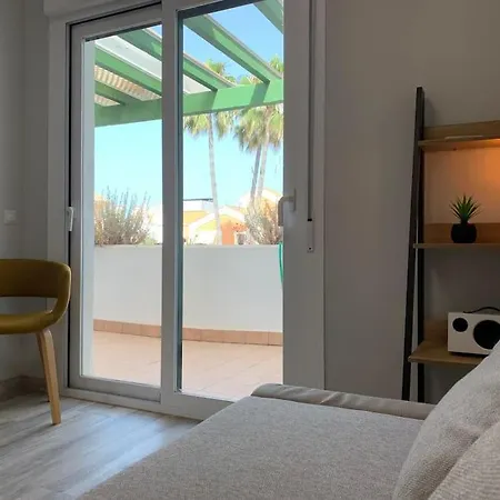 别墅 Modern Beachside Townhouse W/ Private Pool 马尔韦利亚